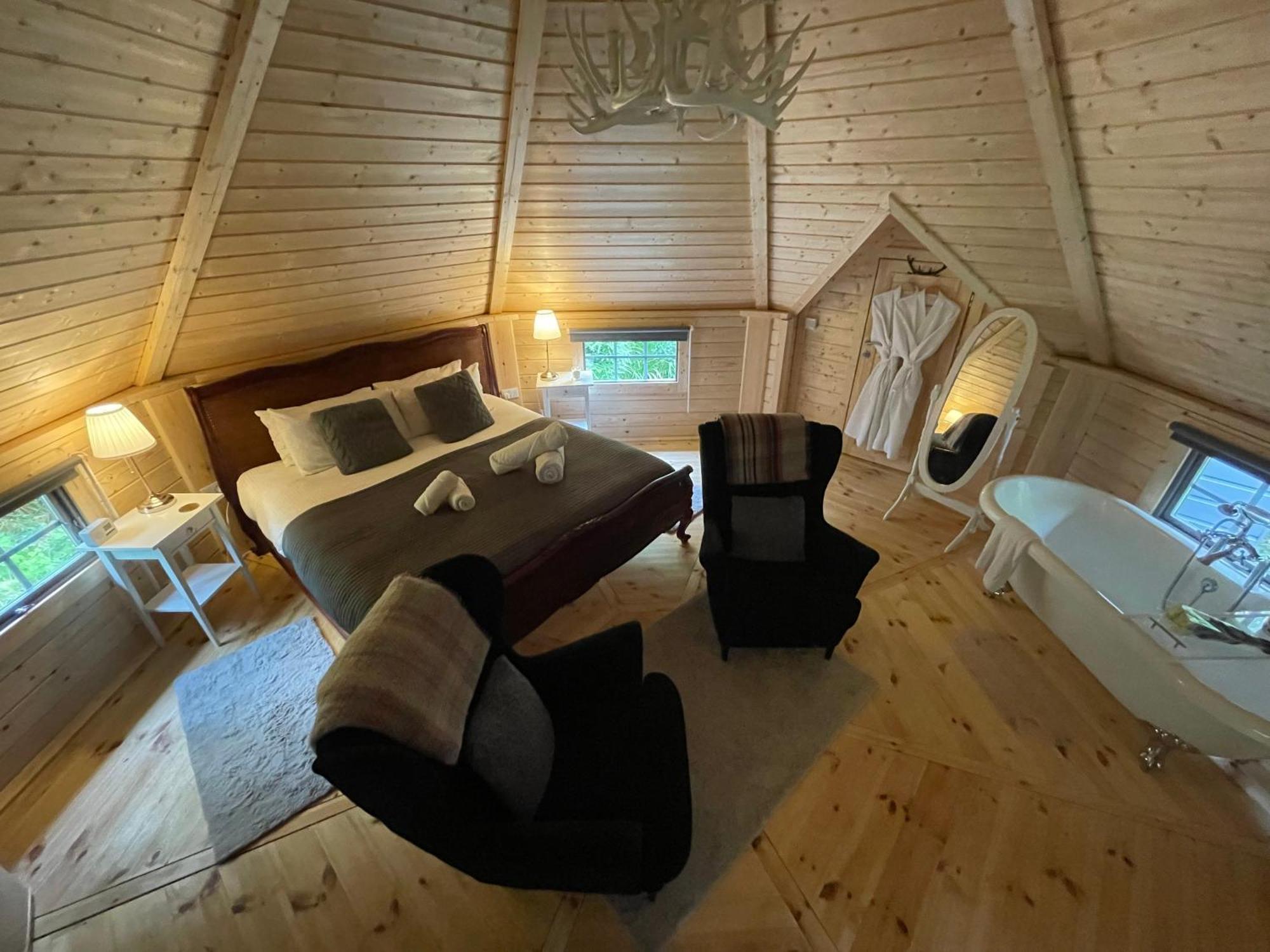 Aos Si Lodges Баллахуліш Екстер'єр фото